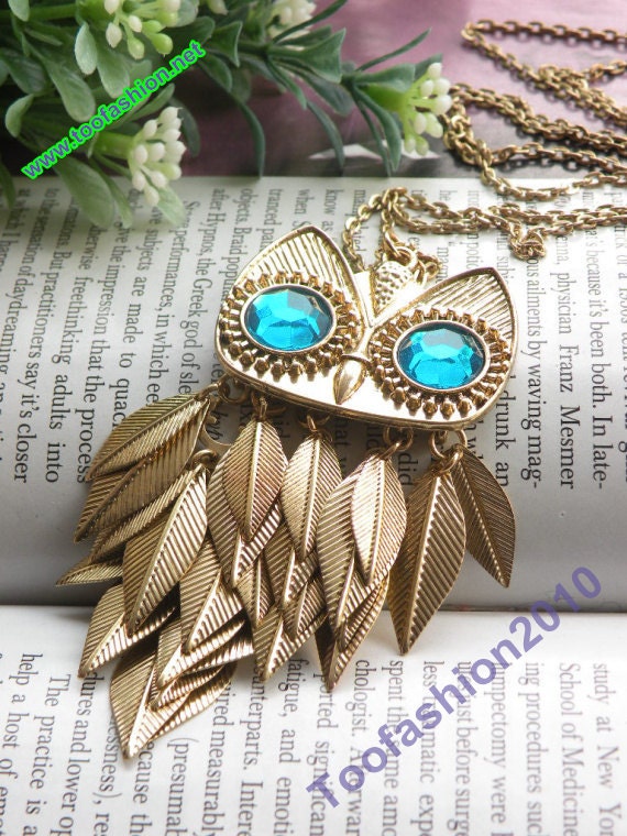 Pretty retro gold blue eyes owl with feathers necklace pendant vintage style