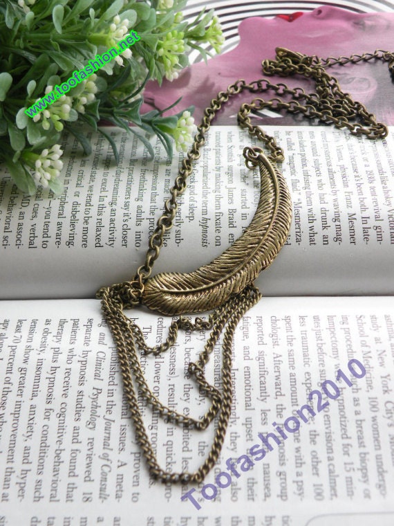 Pretty retro copper feather shape necklace pendant vintage style