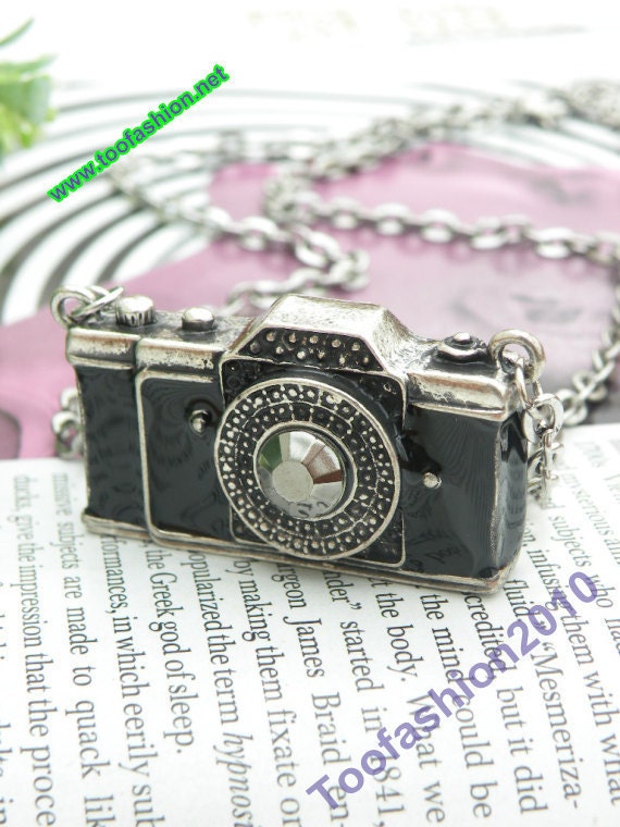 Pretty retro silver 3d camera with black glaze necklace pendant jewelry vintage style