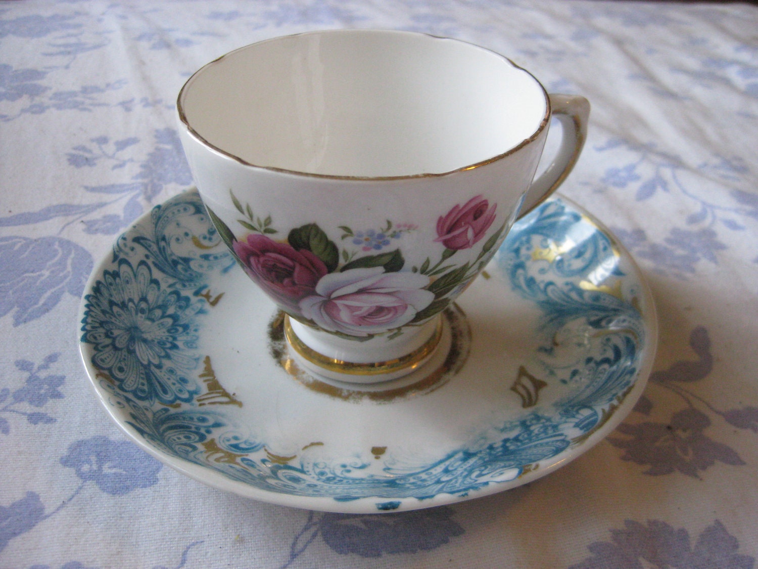 Set Saucer and Cup Tea Set Mismatched Pair Royal Sutherland Staffordshire & Victorian Blue Ornate Plate