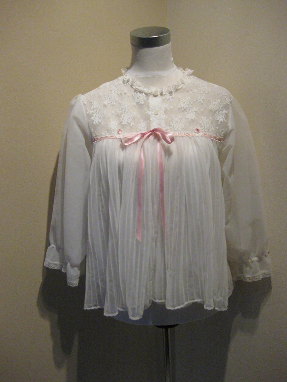 1950s White Bed Jacket