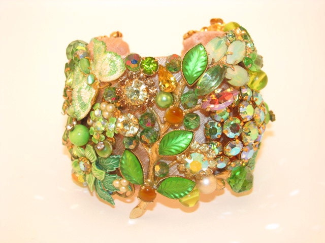 Green flower floral Vintage Costume Jewelry Garden Party Cuff Bracelet
