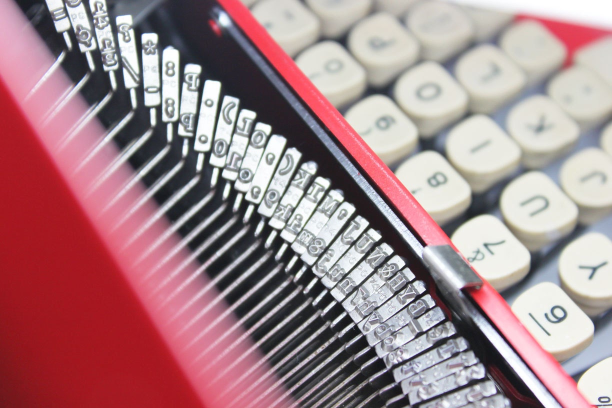 Vintage 1955 Bright Red Royal Quiet De Luxe Manual Typewriter