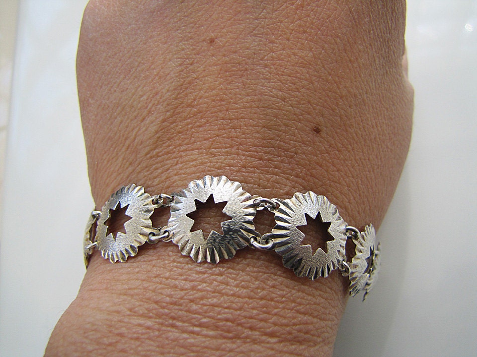 Vintage sterling silver edge angle texture cut link Bracelet with star center cut out (7.5 inches long)
