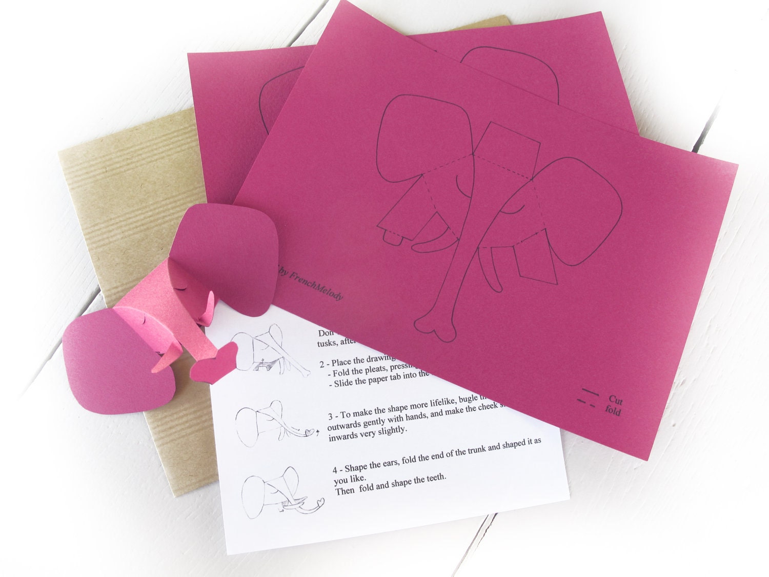 2 petites têtes d'éléphant, mini trophé de chasse, carte cadeau à découper, en rose pink