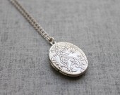 Vintage style double side vine pattern oval Locket - S2066