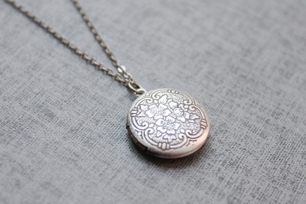 Vintage style Floral pattern round Locket - S2086-1