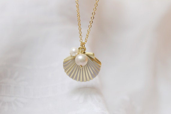 Seashell with pearl gold Locket - S2239