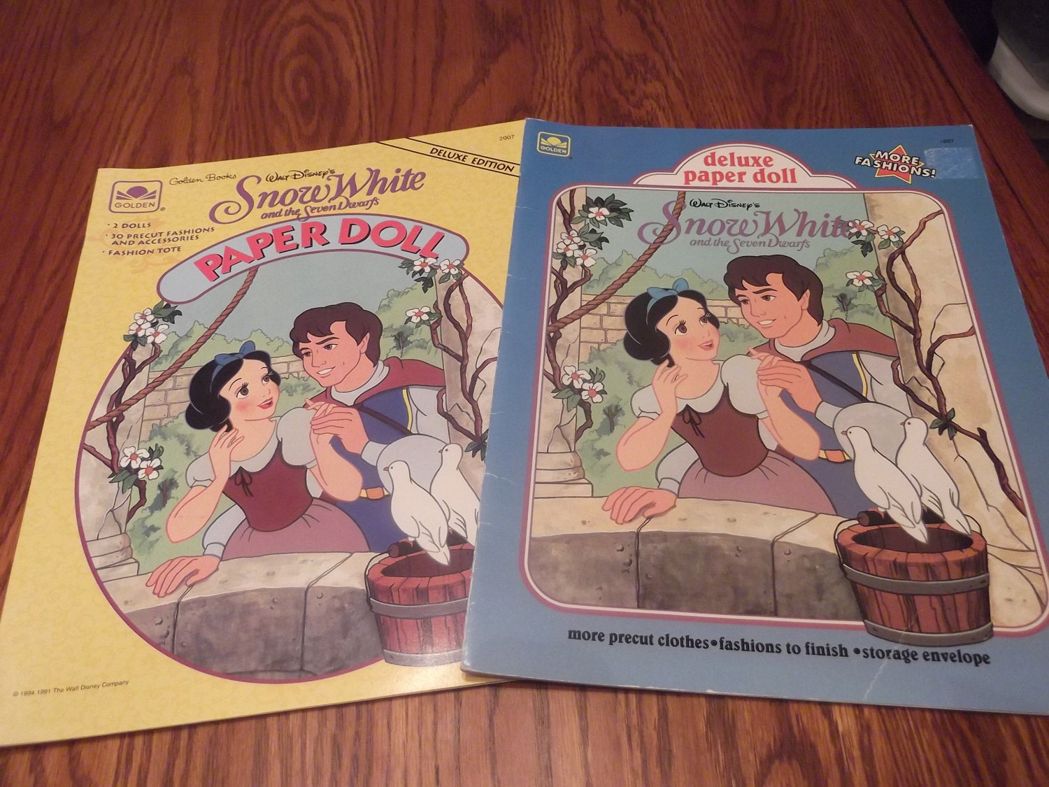 Snow White and the Seven Dwarfs Paper Doll-  DR