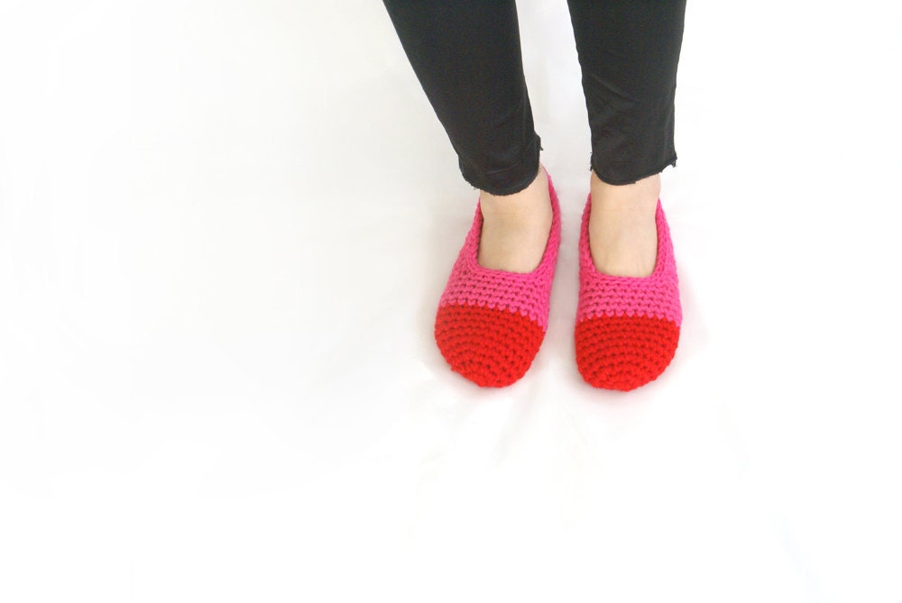 Crochet Slippers in Red and Hot Pink - WhiteNoiseMaker