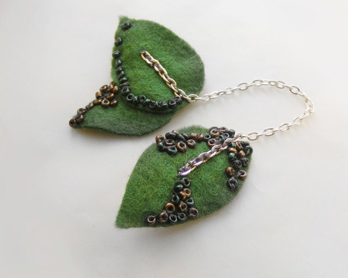 Felt brooch pin, spring jewelry, leaf brooch, handmade brooches, green beaded brooch, embroidered brooch, wool brooch - kapelusznik
