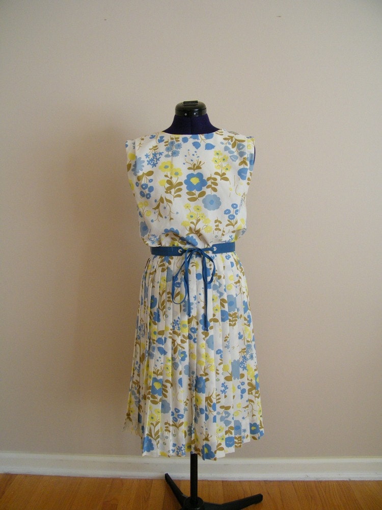 Vintage 1960s Dress with Pleated Skirt and Floral Print