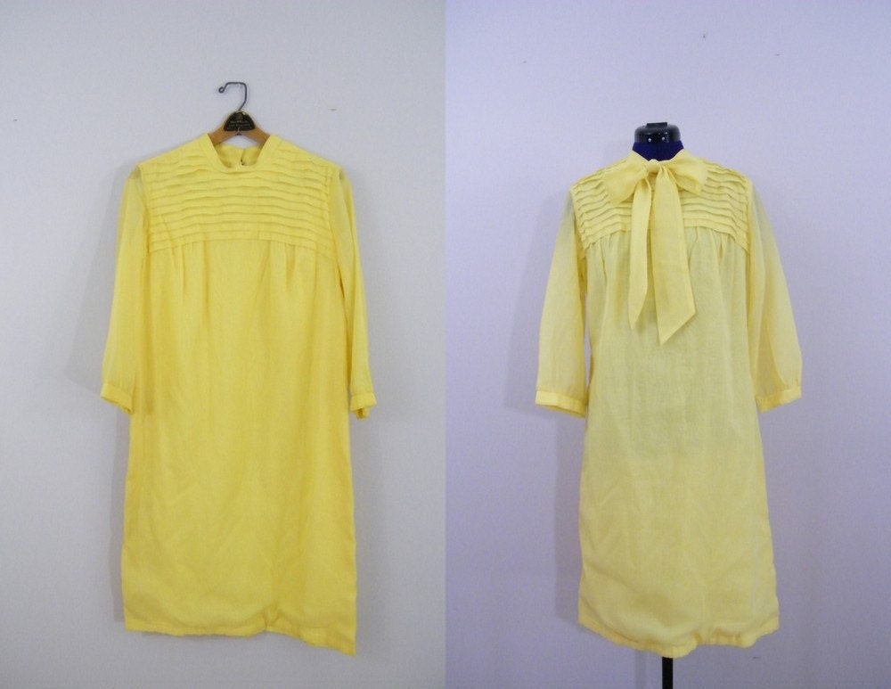 Vintage 1960s Yellow Shift Dress / Tie Neck