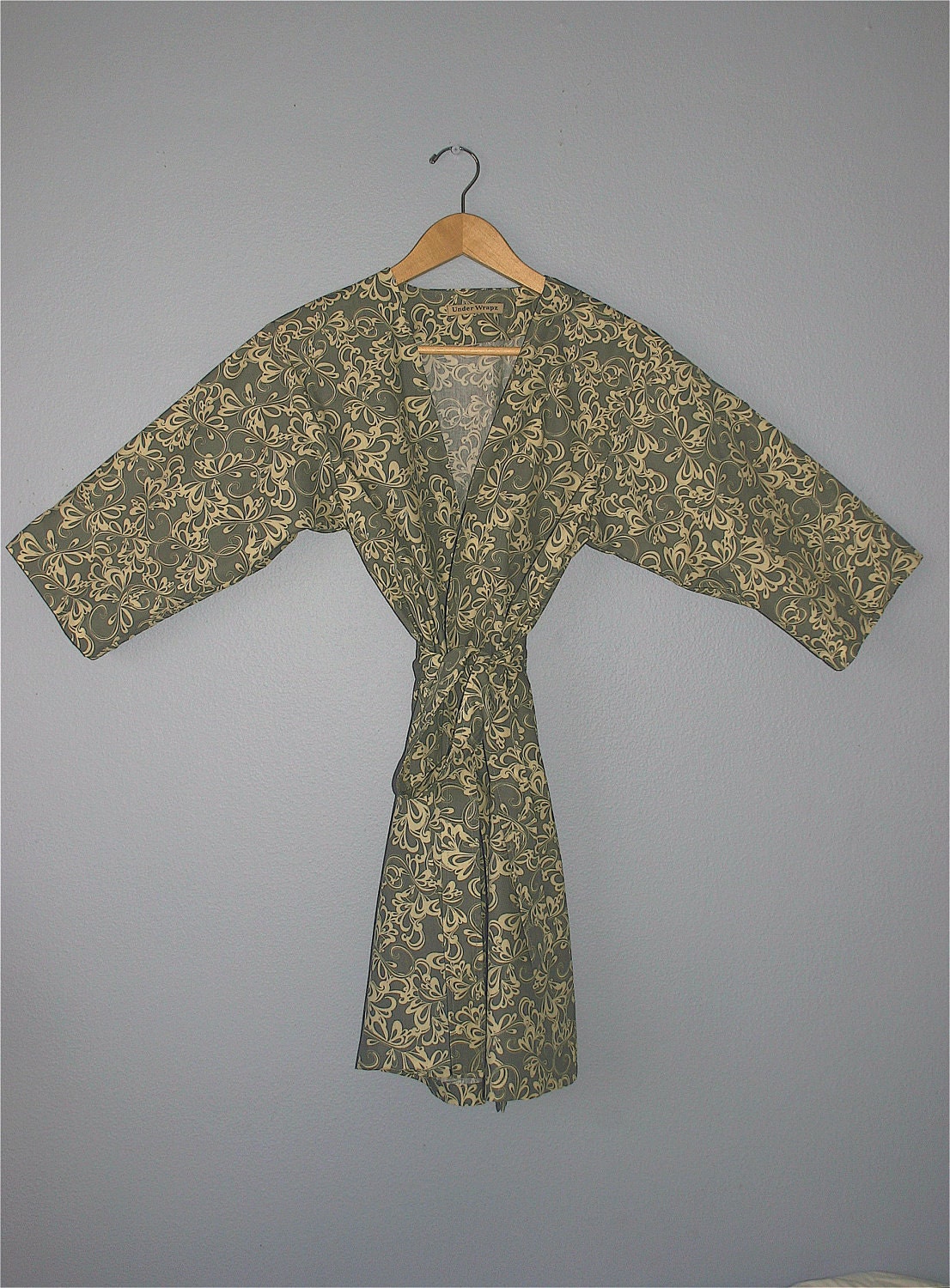 Plus Size Womens Robe. Dressing Gown. Wrap. Knee Length. Rhythmic Grey.
