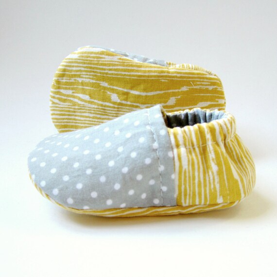Reversible Baby Booties in Vintage Yellow Woodgrain and Grey and White Polka Dots - Sizes 1-4