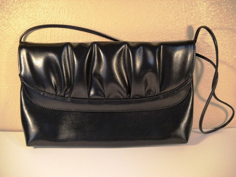 Vinyl 70s 80s Navy Purse With Thin Shoulder Strap