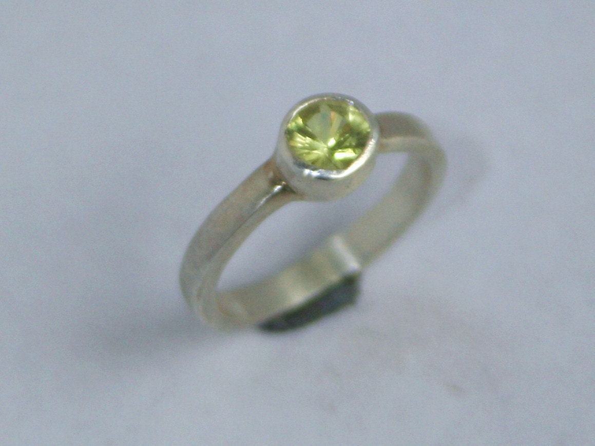 Chrysoberyl bezel ring Small Green Yellow
