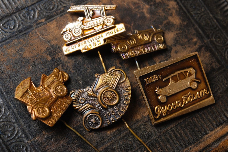 Set of 5 Vintage metal broochs, badge pins, Retro cars