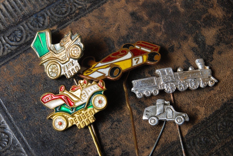 Set of 5 Vintage metal broochs, badge pins, Retro cars