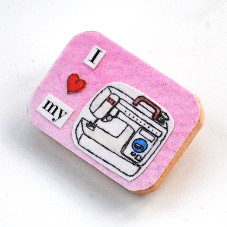 I Love My Sewing Machine - Handmade Vintage Decoupage Kitsch Wooden Brooch Pin - I Heart Sewing