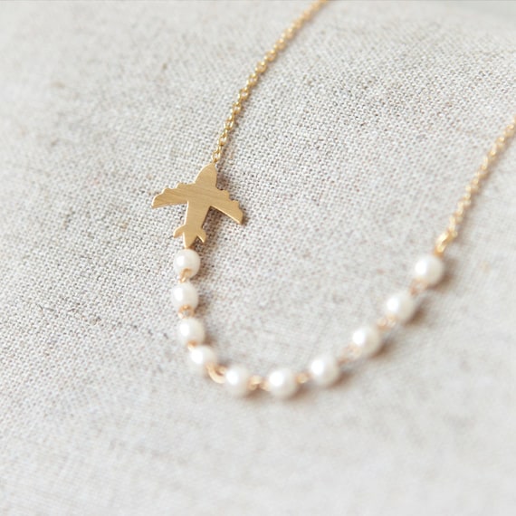 Airplane and pearls Necklace in gold