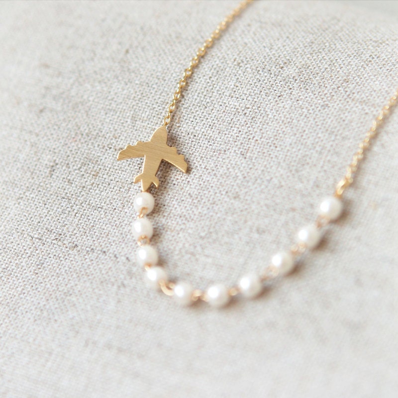 Airplane and pearls Necklace in gold