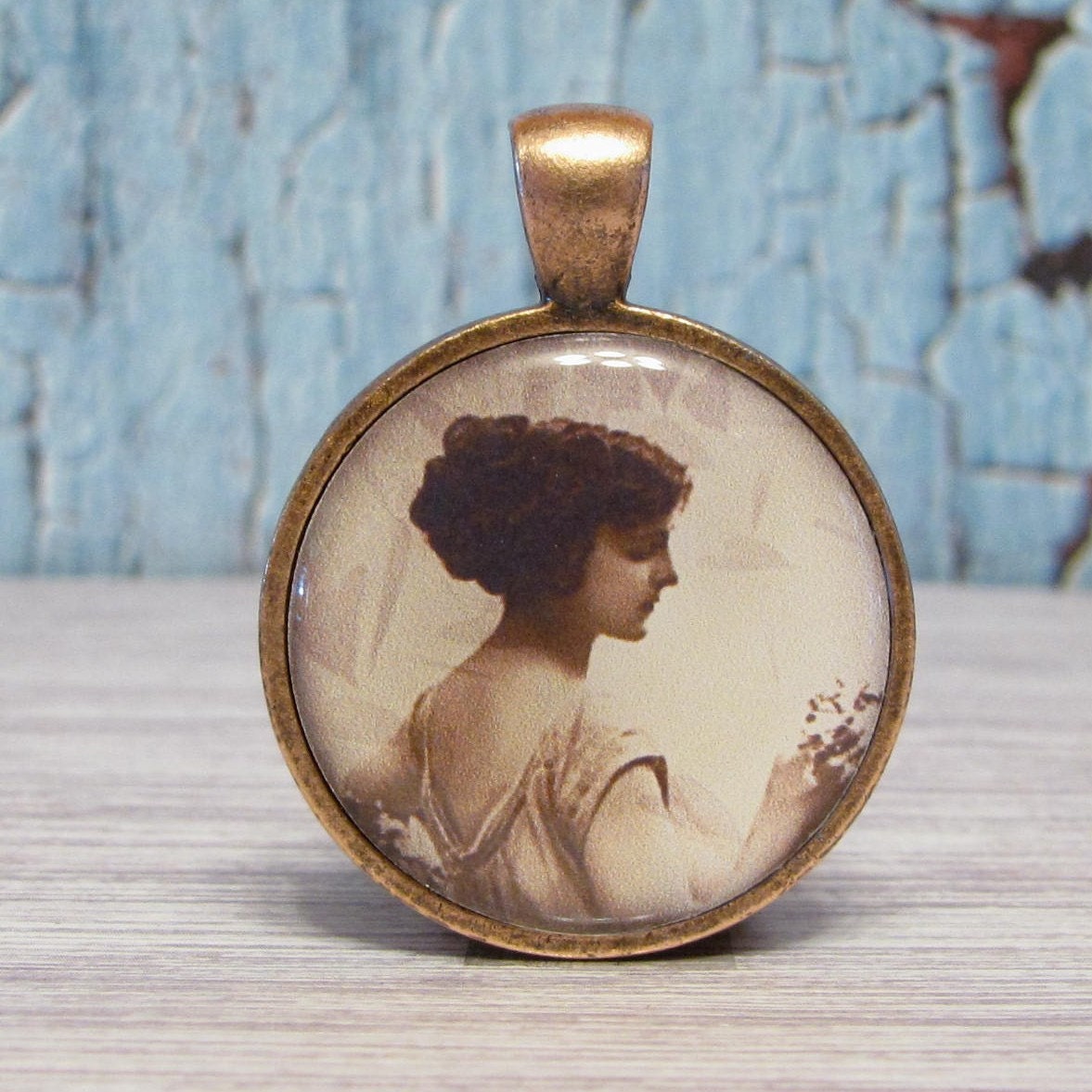 Vintage Profile 2 - 1 inch Circle Pendant with Free Ball Chain or Keyring (1057)