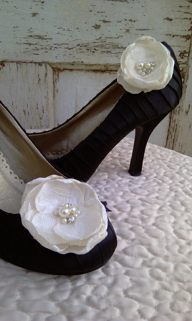 Ivory Champagne Shoe Clips with Vintage Lace, Swarovski Crystals and Pearls... Bridal Wedding Flower Shoe Clips...