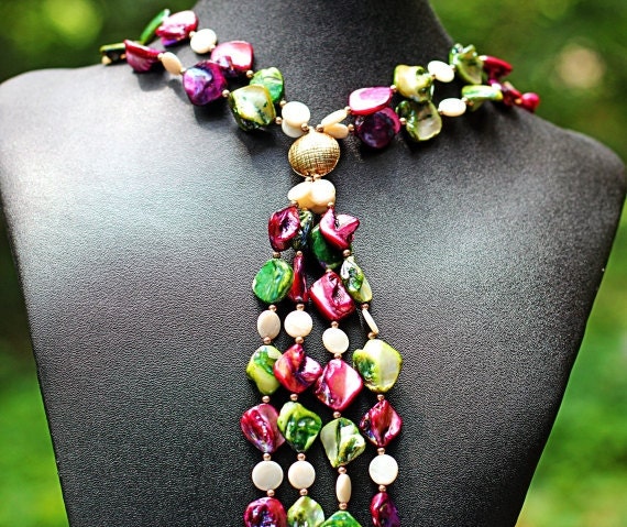 Elegant Green and Violet Pearly Shell Necklace