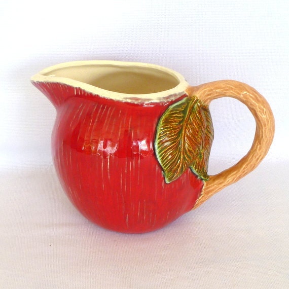 RED APPLE CREAMER