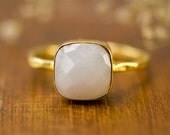 White Agate Ring - Gemstone Ring - Gold Ring - Bezel Set Ring - Stackable Ring - Mother's Day Gift