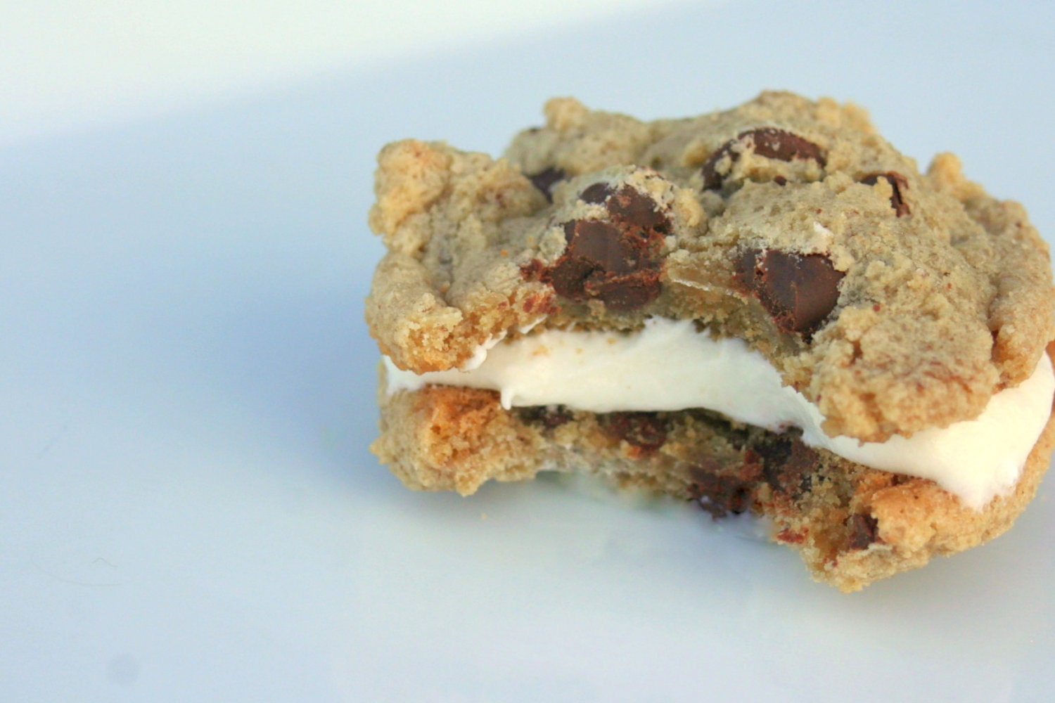 Chocolatie Chip Buttercreme Cookie-Wiches-1/2 Dozen