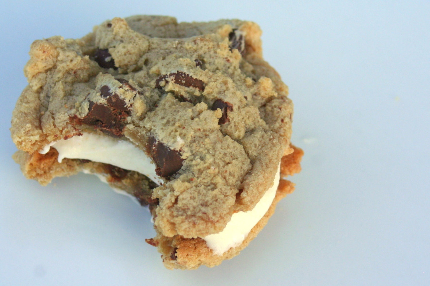 Chocolatie Chip Buttercreme Cookie-Wiches-1/2 Dozen
