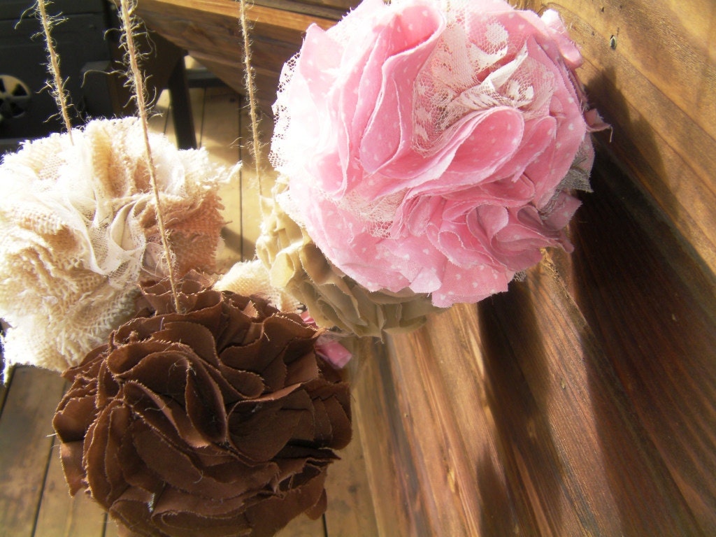 Pom Pom Mobile PDF Tutorial, No Sew, Step by step instructions to make your own pom pom mobile.
