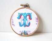 embroidery hoop letter T baban cat