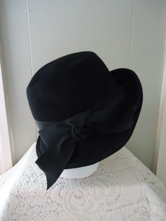 1950s cloche / 50s black wool cloche / Ritz Henry Pollak New York cloche