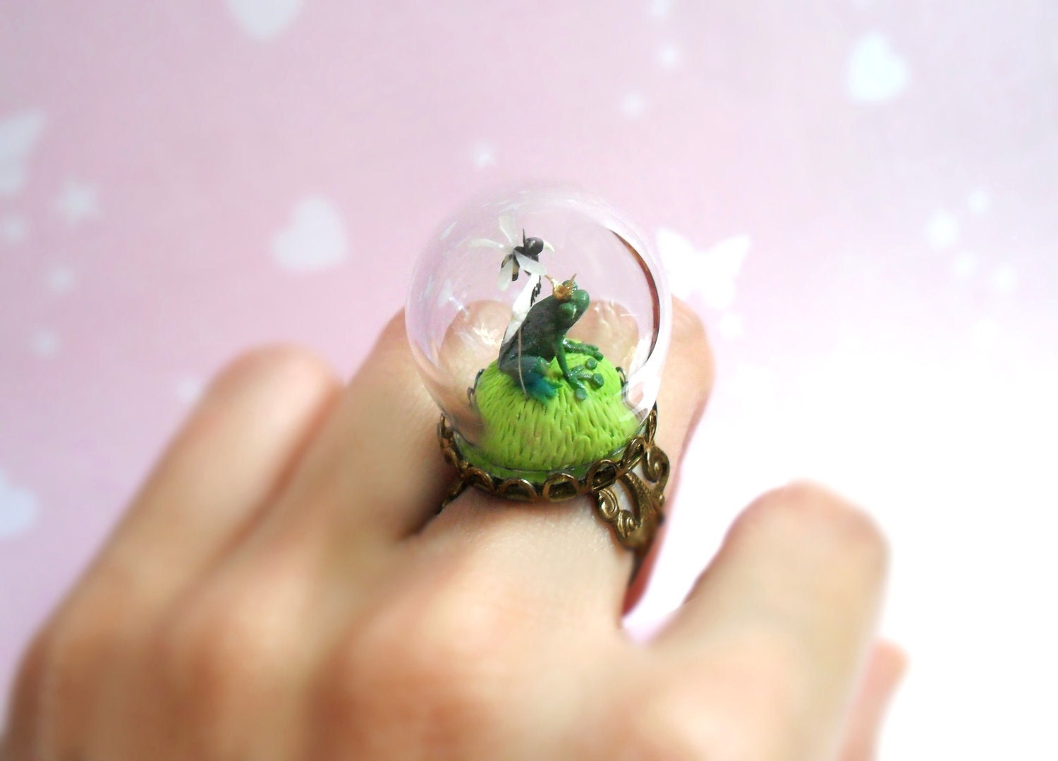 Green Ring "A Little Prince Frog want a kiss" - Ring engagement with terrarium