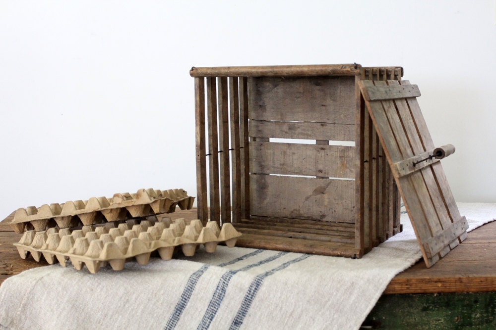 Humpty Dumpty Egg Crate / Vintage Egg Carrier