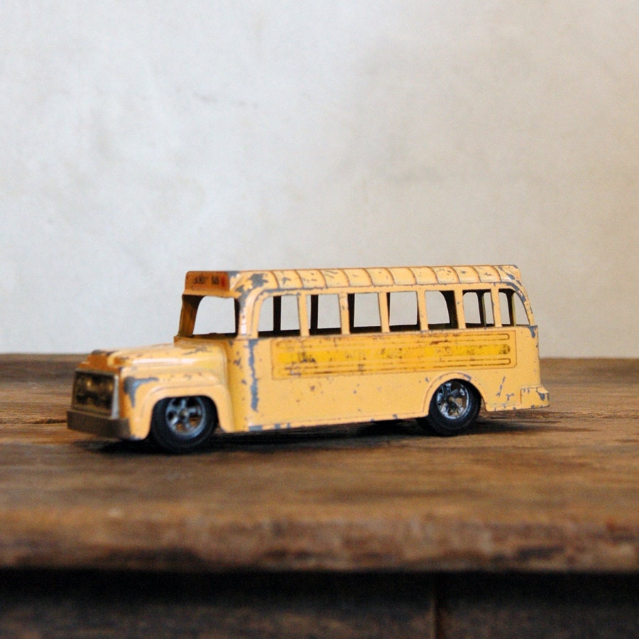 Hubley School Bus - Vintage 60s Diecast Toy