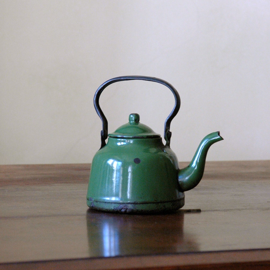 Vintage Enamelware Kettle / Green Tea / Small Kettle
