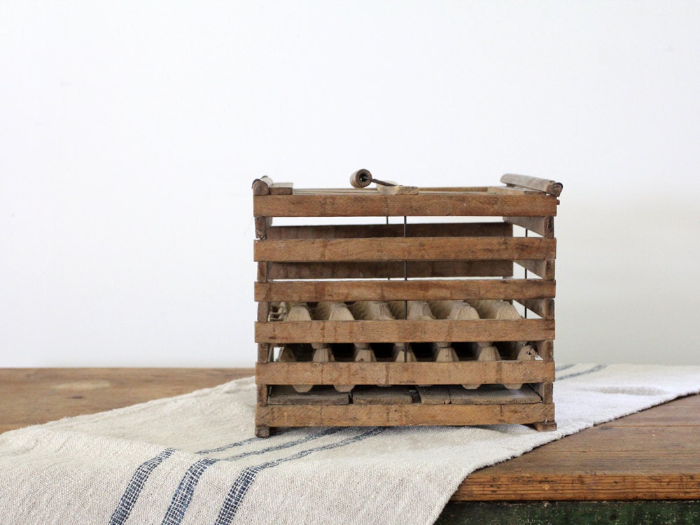 Humpty Dumpty Egg Crate / Vintage Egg Carrier