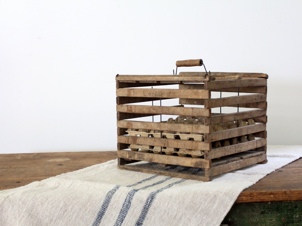 Humpty Dumpty Egg Crate / Vintage Egg Carrier