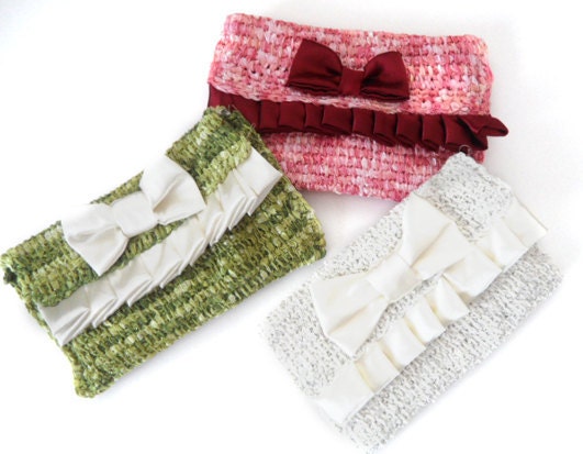 Green Clutch with satin bow and ruffles with removable light-wheight chain