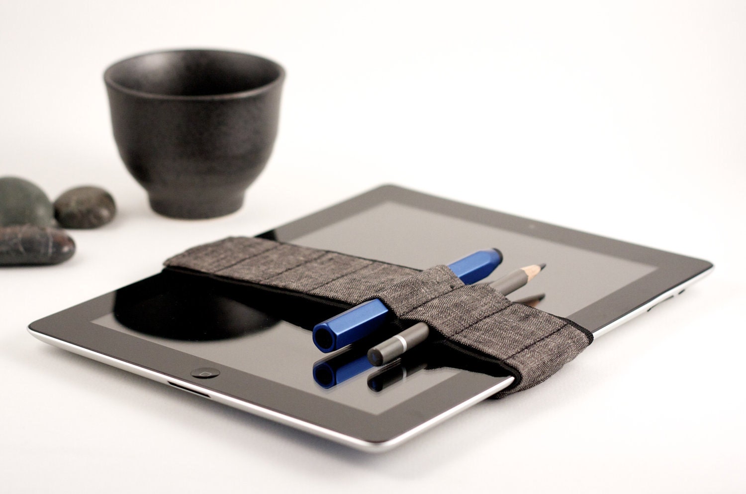 Medium Bandolier (IPAD size) / Dark Linen / Find that Stylus