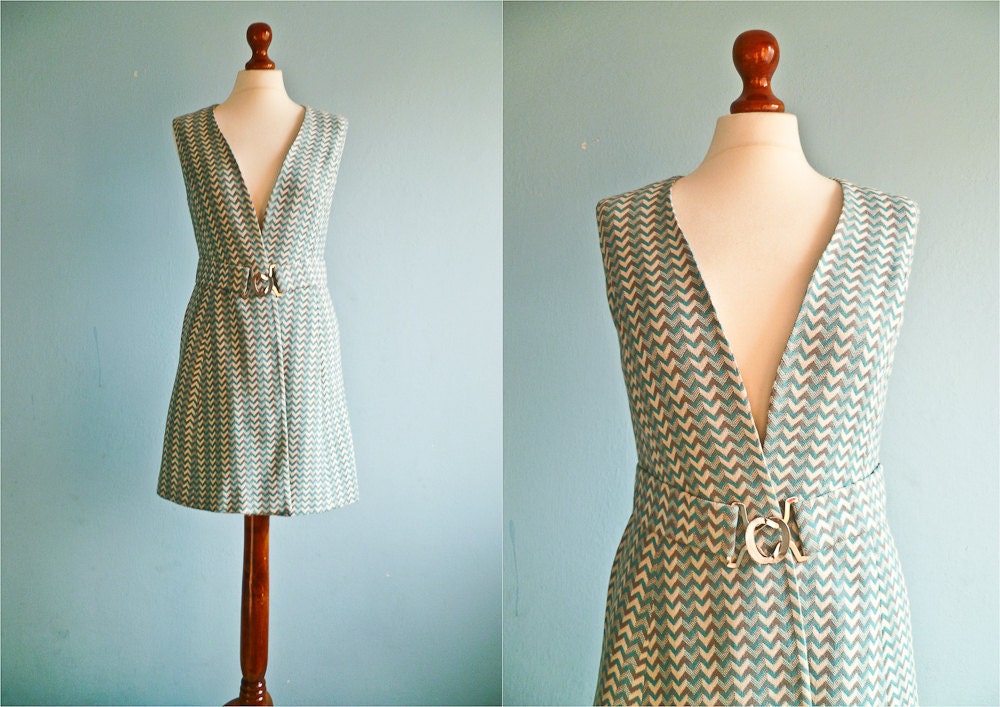 Vintage 60s 70s dress / tunic / long vest / zig zag pattern / white grey turquoise / medium