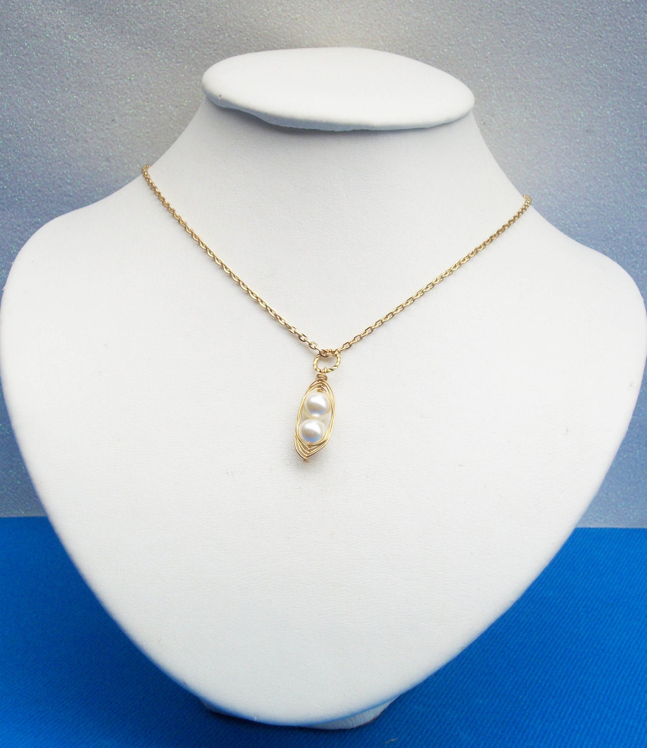 2 Peas in a Pod Gold Necklace for Two Special People - Ideal Gift for Brides, Bridesmaids, Friends, Best Friends, Sisters Or Mom Gift