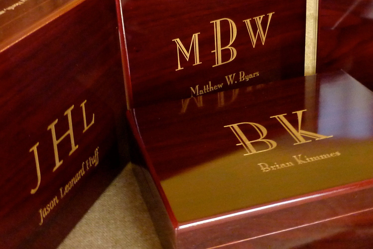Personalized Humidor Custom Engraved with Monogram and Name - High Gloss Cherry Finish, 20 Cigar Capacity