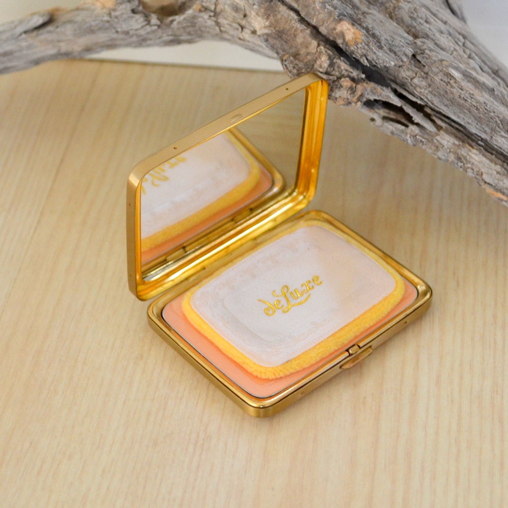Shiseido de Luxe Vintage Ornate Gold Mirror Compact
