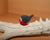 Needle felted bird, bird miniature, super tiny bird, robin miniature, felted bird, natural toys, soft sculpture