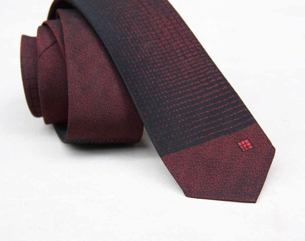 1980s Tie in Red and Black with Grid Motif